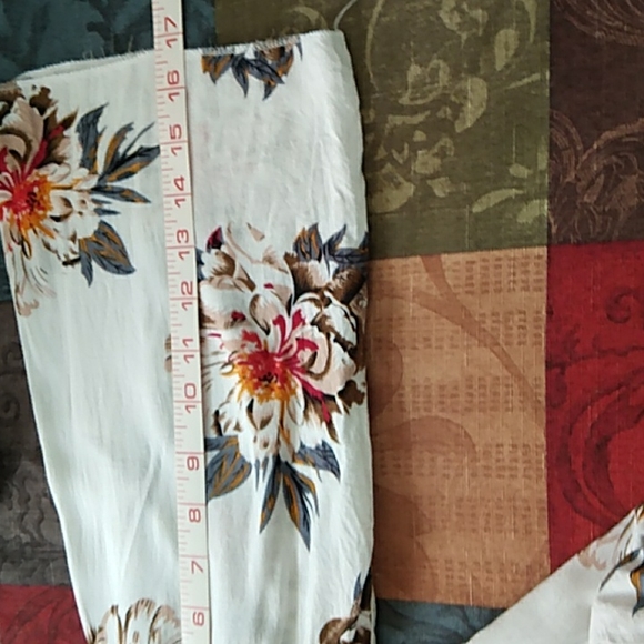 Cropped Top Floral 3/4 Sleeve No Labels Cottage Core Elastic Neckline - Picture 9 of 9